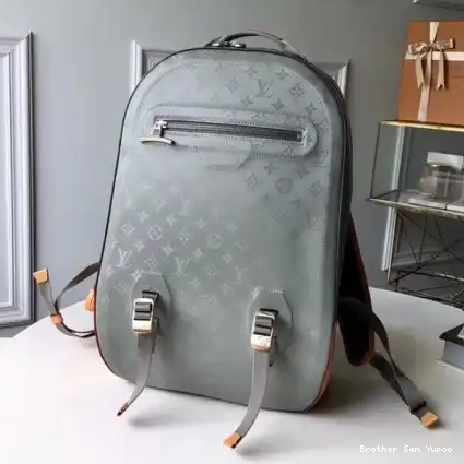 19T1L0644 Bags LV 0323